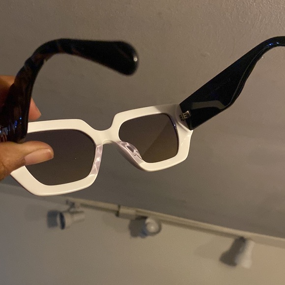 2022 Gucci Glasses - Picture 4 of 5